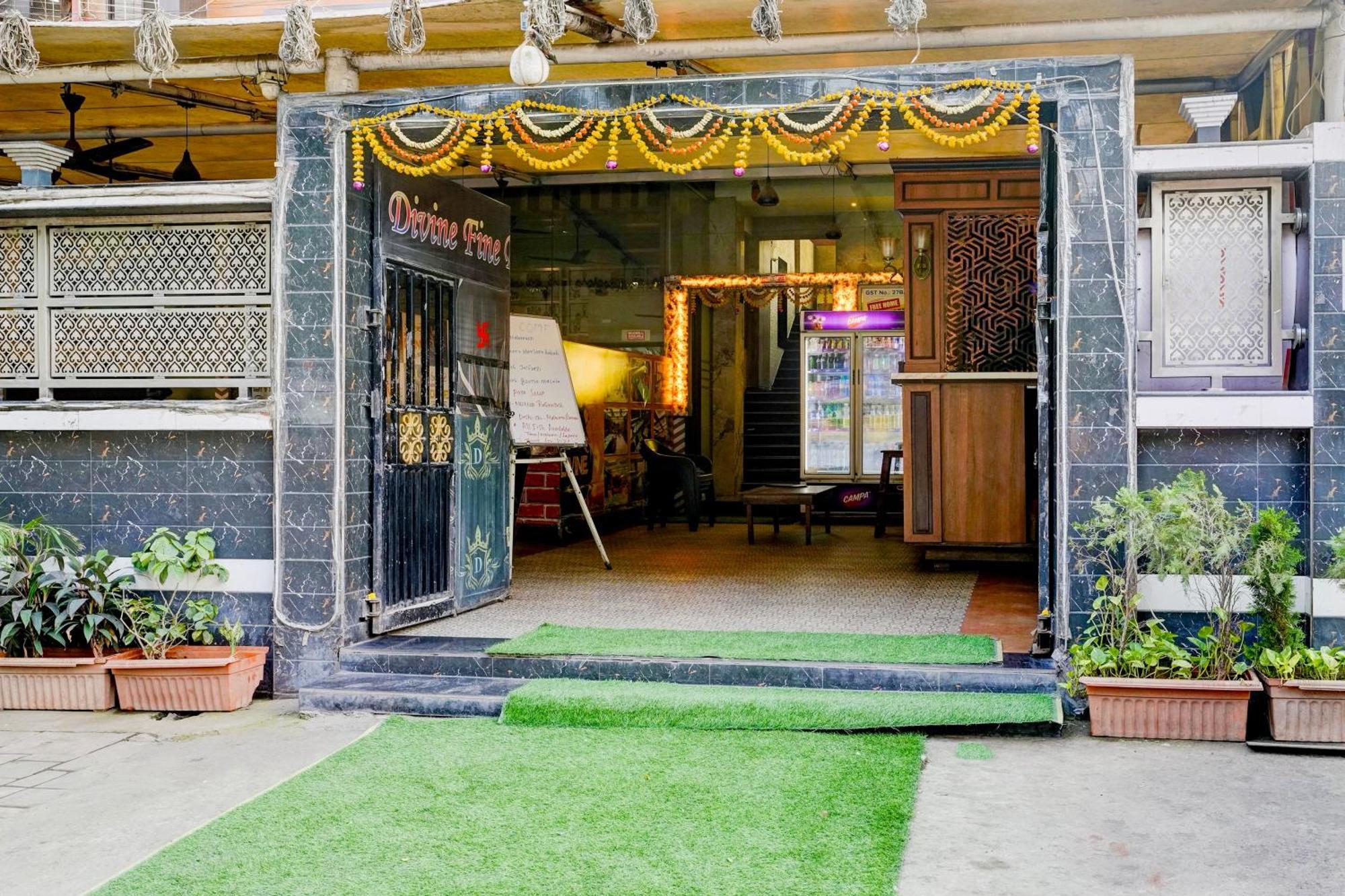 O Divine Fine Dine And Boarding 4* Kalyān